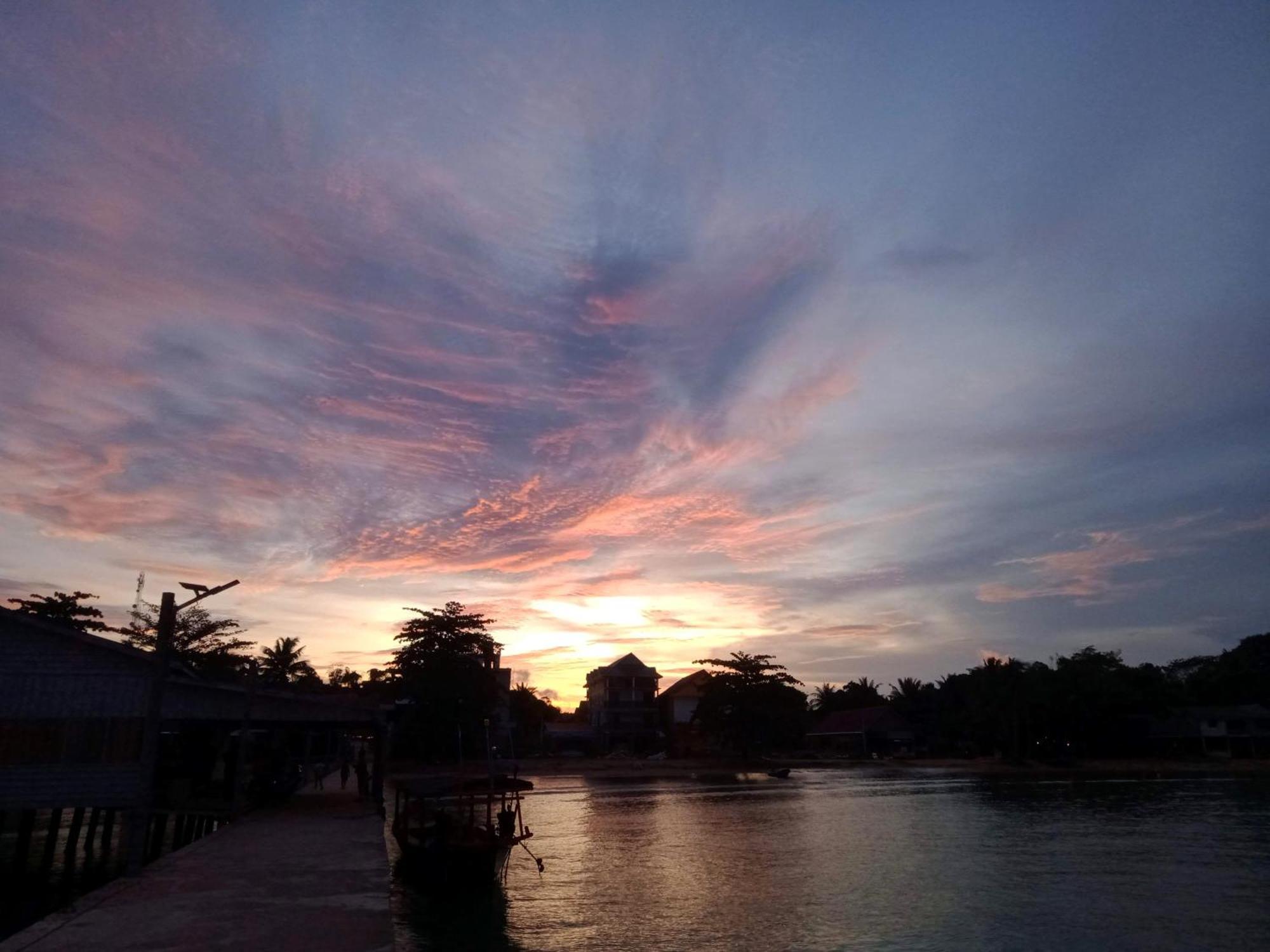 Baloo Guesthouse เกาะรงสำลน ภายนอก รูปภาพ