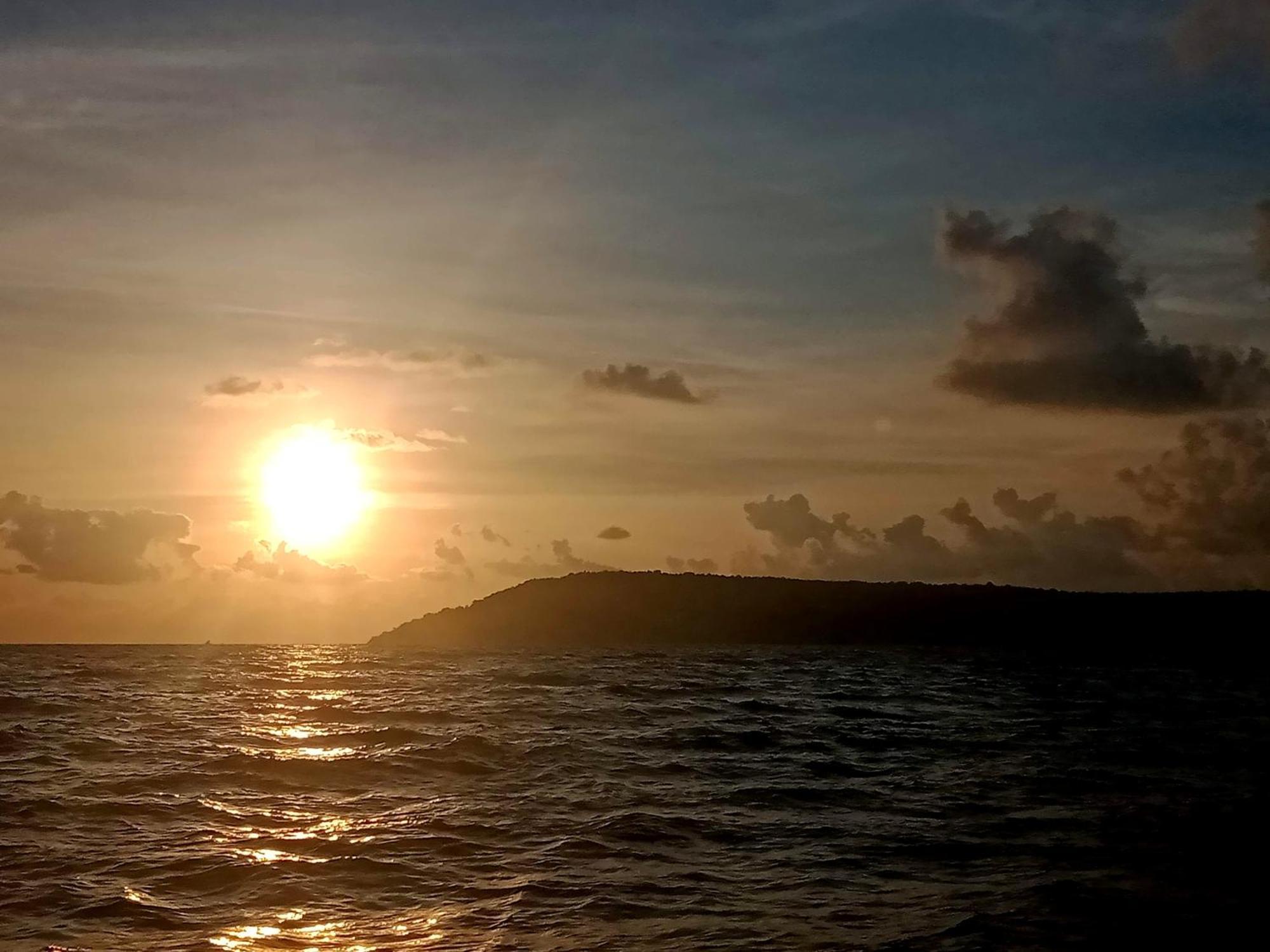 Baloo Guesthouse เกาะรงสำลน ภายนอก รูปภาพ