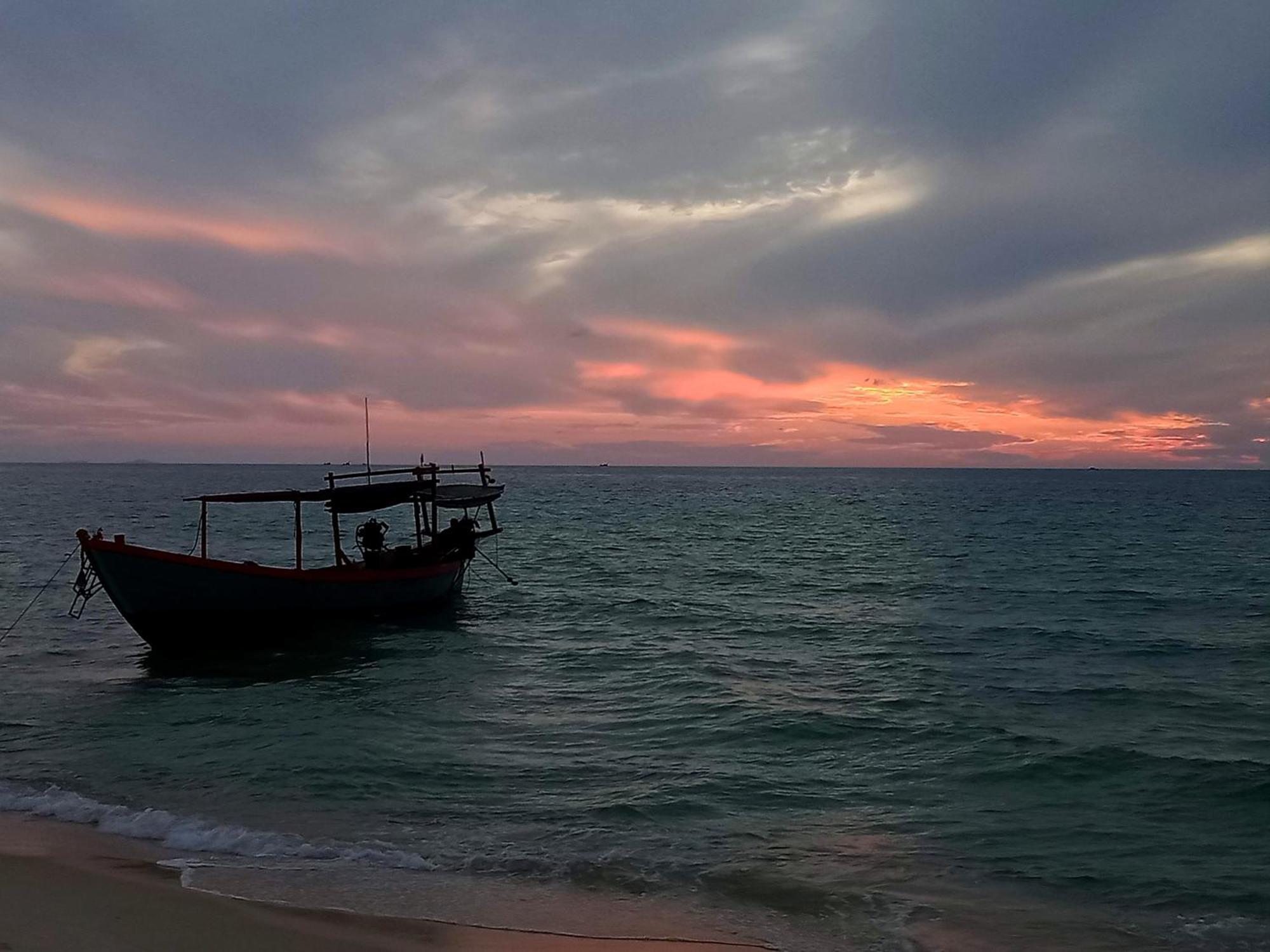 Baloo Guesthouse เกาะรงสำลน ภายนอก รูปภาพ