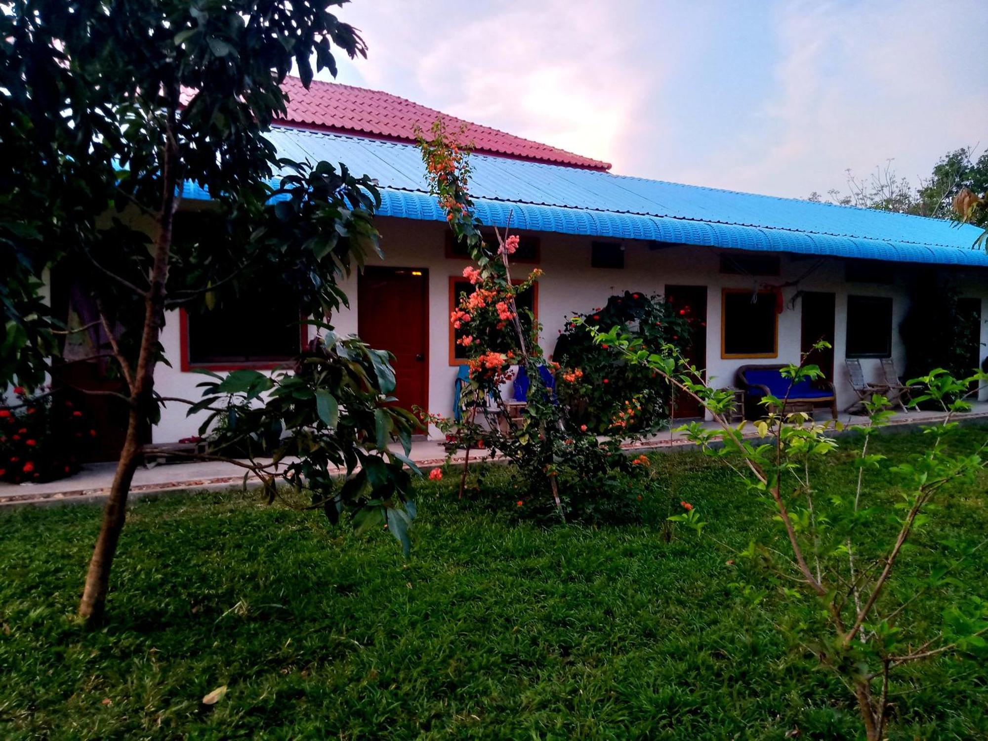 Baloo Guesthouse เกาะรงสำลน ภายนอก รูปภาพ