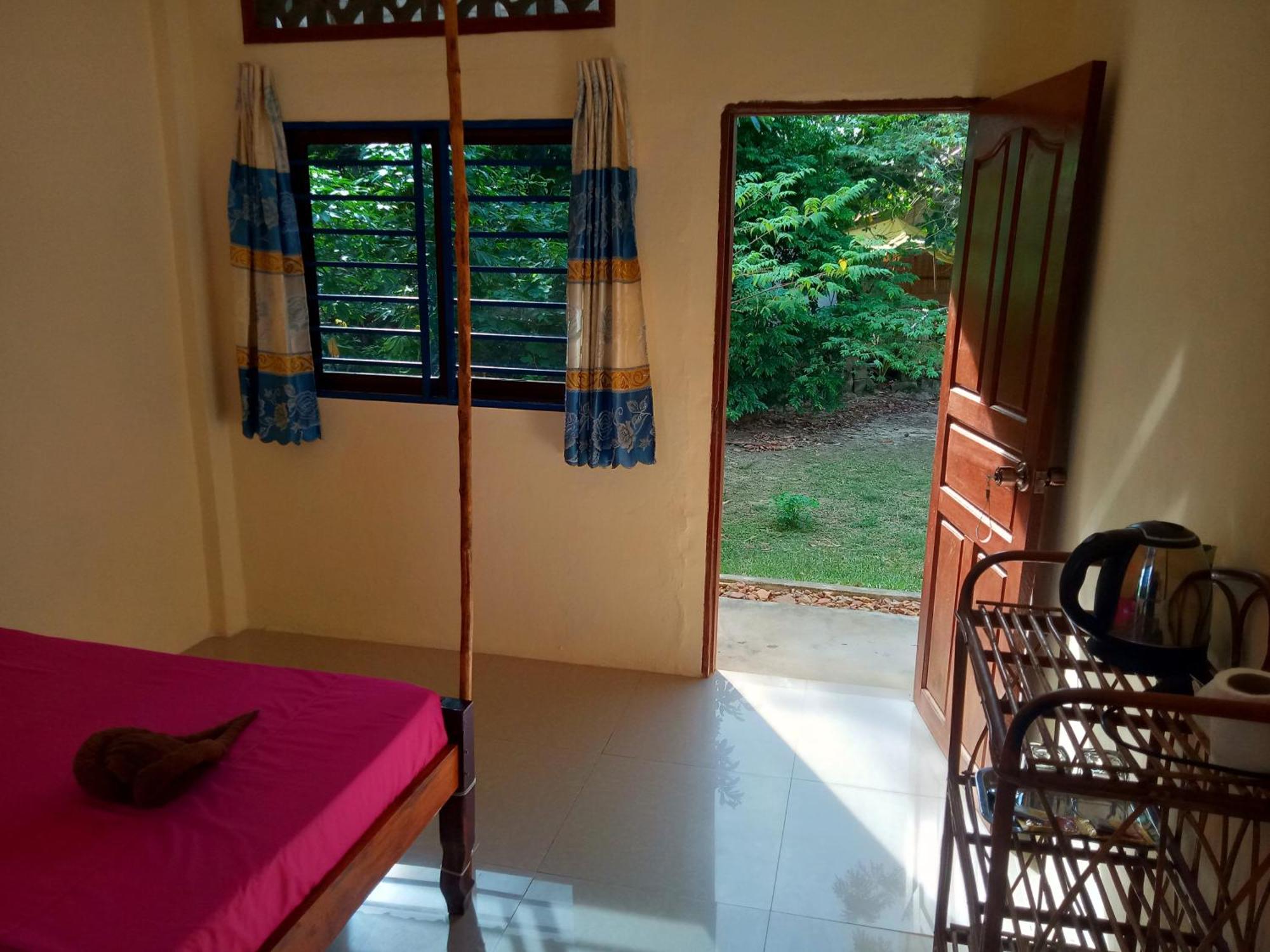 Baloo Guesthouse เกาะรงสำลน ภายนอก รูปภาพ