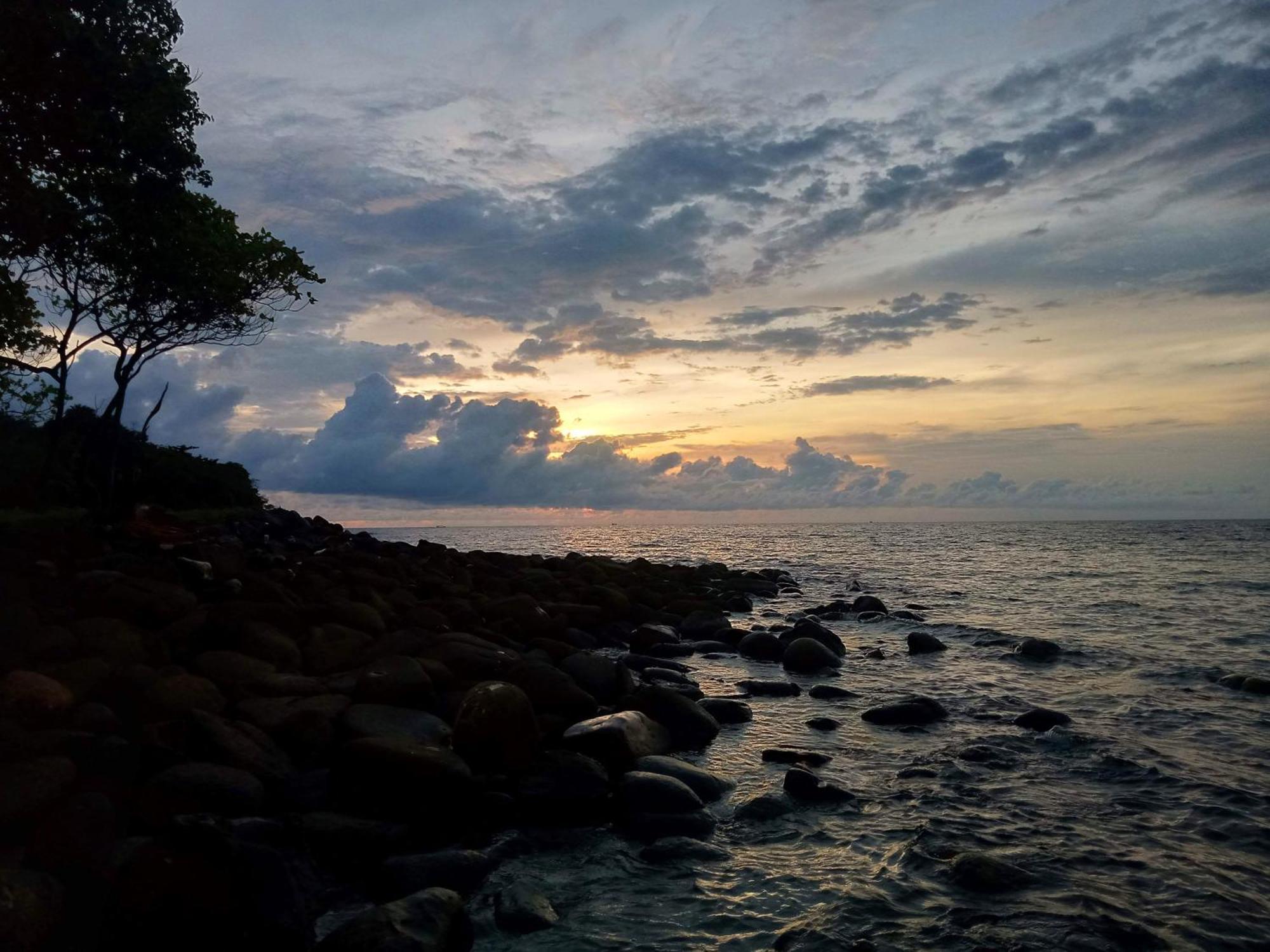 Baloo Guesthouse เกาะรงสำลน ภายนอก รูปภาพ